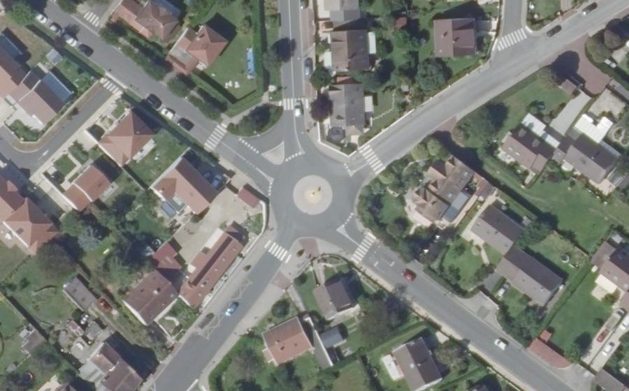 Vue aérienne du Rond-point anonyme n°539641595