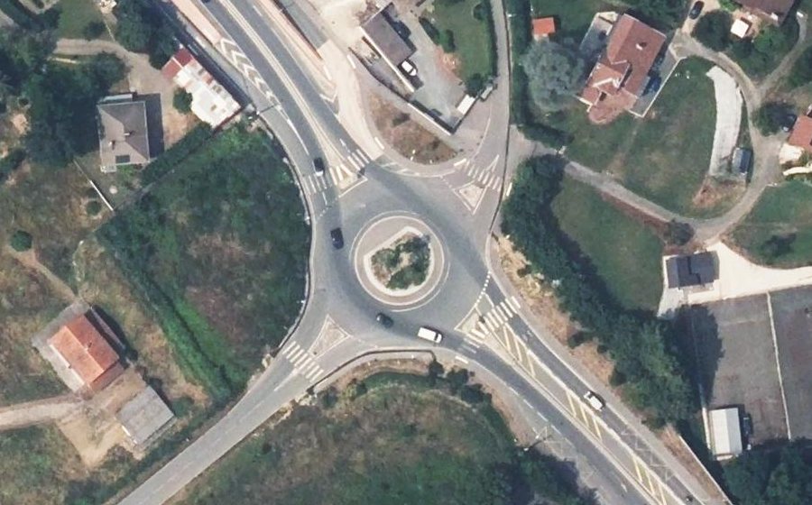 Vue aérienne du Rond-point anonyme n°539867929