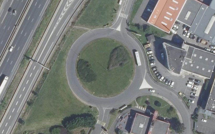 Vue aérienne du Rond-point anonyme n°540034471