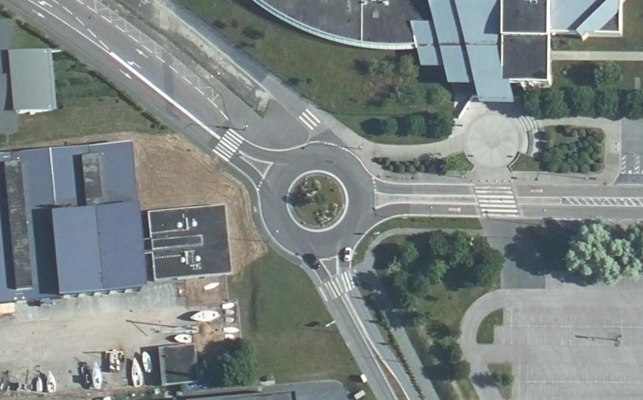 Vue aérienne du Rond-point anonyme n°540060939