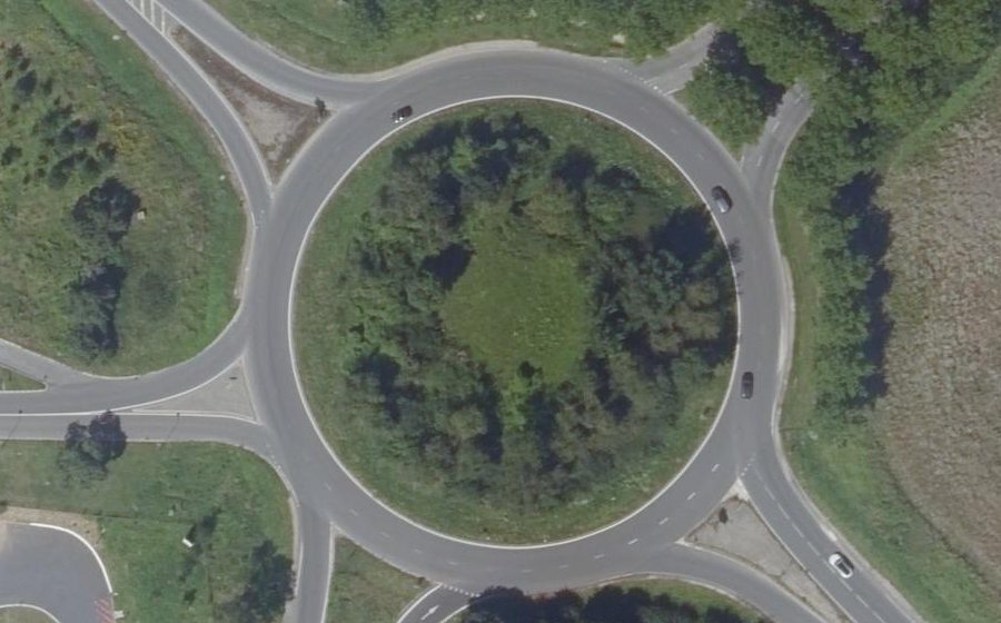 Vue aérienne du Rond-point anonyme n°540070638