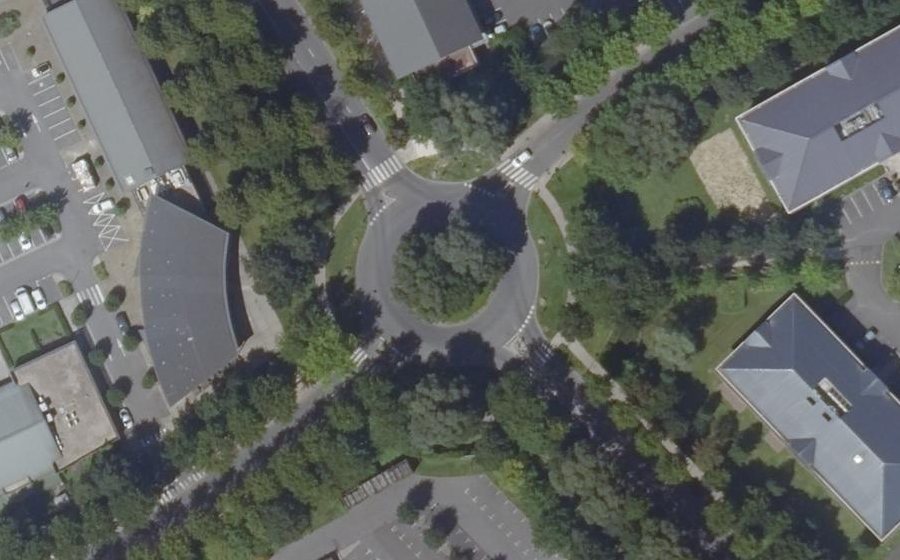 Vue aérienne du Rond-point anonyme n°540070774