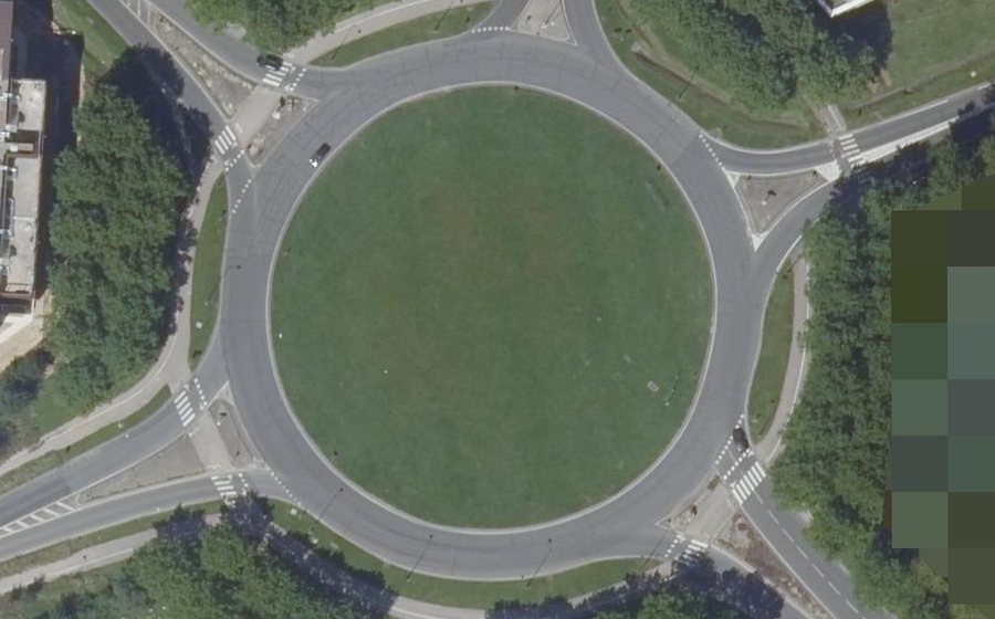 Vue aérienne du Rond-point anonyme n°540097159