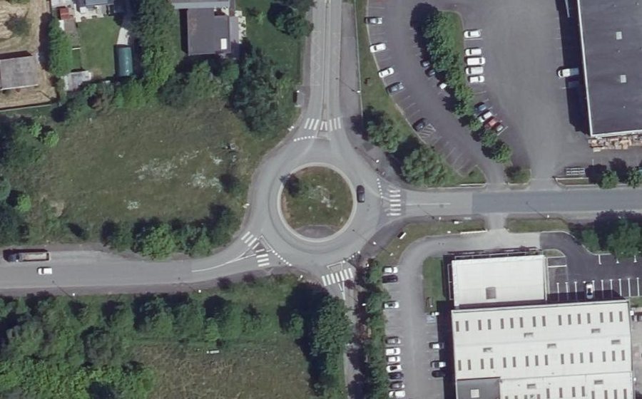 Vue aérienne du Rond-point anonyme n°540211918