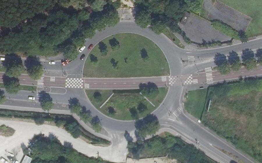 Vue aérienne du Rond-point anonyme n°540240733