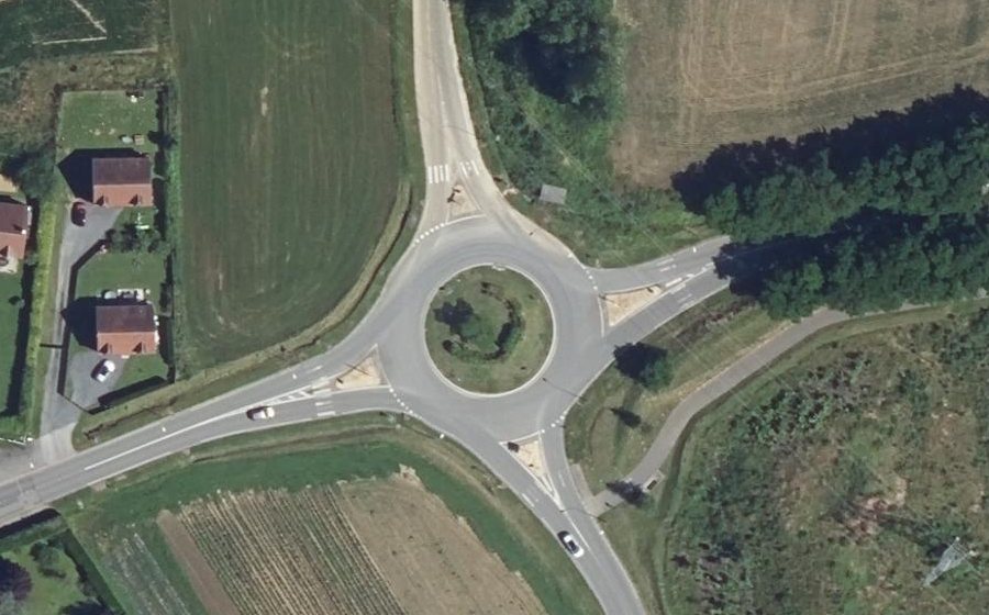 Vue aérienne du Rond-point anonyme n°54024466