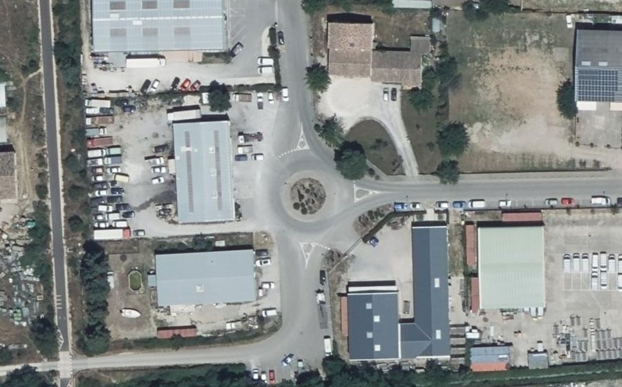 Vue aérienne du Rond-point anonyme n°54032666