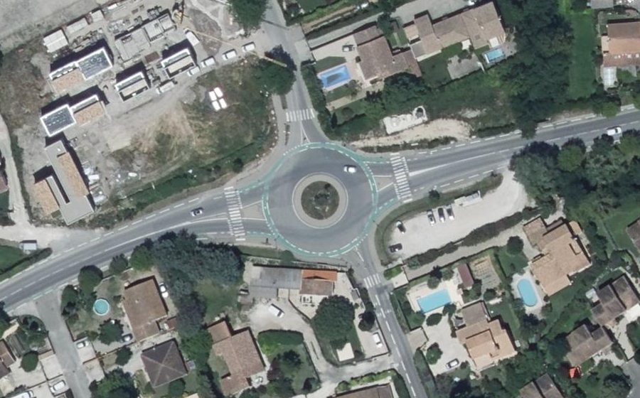 Vue aérienne du Rond-point anonyme n°54033086