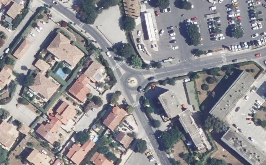 Vue aérienne du Rond-point anonyme n°540411089