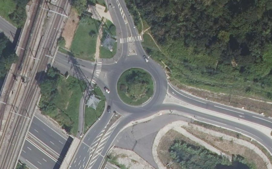 Vue aérienne du Rond-point anonyme n°540412839