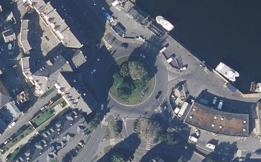 Vue aérienne du Rond-point anonyme n°54041387