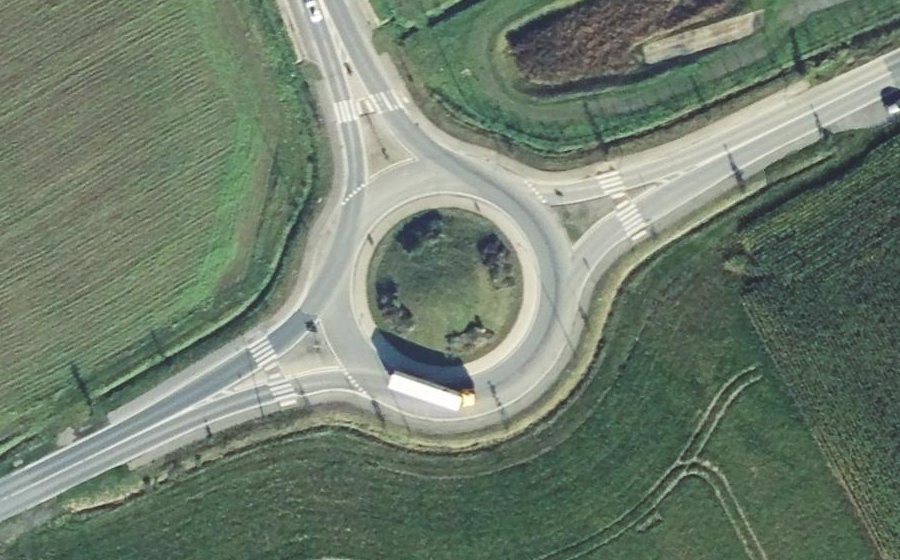 Vue aérienne du Rond-point anonyme n°540507146