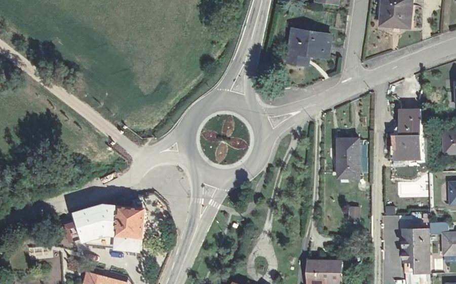 Vue aérienne du Rond-point anonyme n°54057978