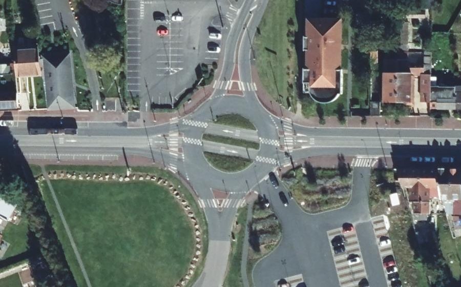 Vue aérienne du Rond-point anonyme n°54061148