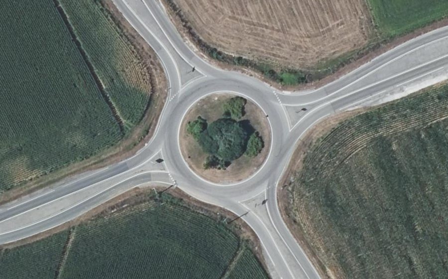 Vue aérienne du Rond-point anonyme n°540826757