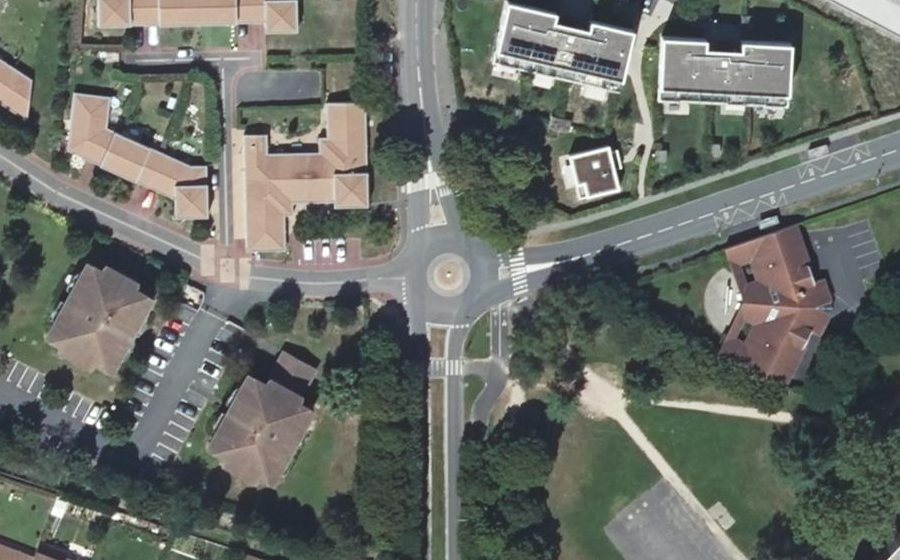 Vue aérienne du Rond-point anonyme n°540854028