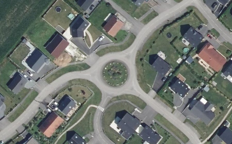 Vue aérienne du Rond-point anonyme n°541353513