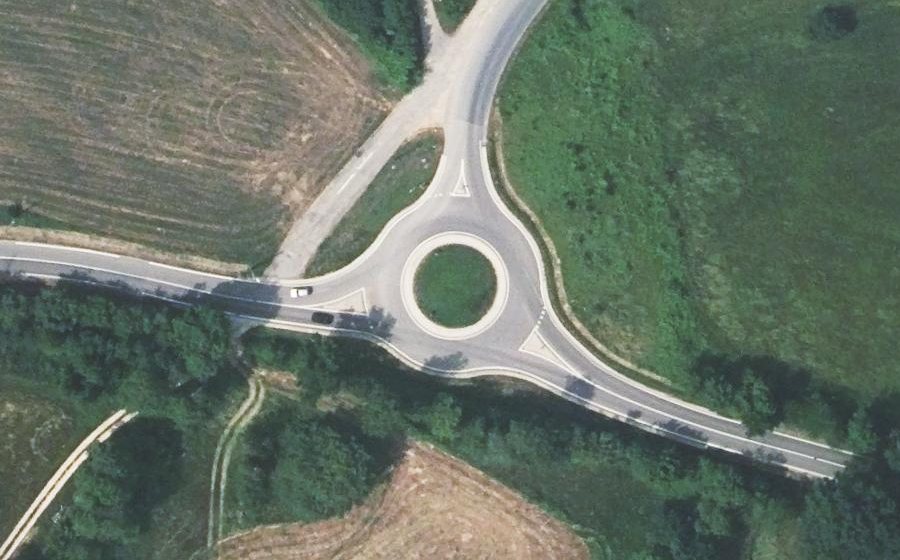 Vue aérienne du Rond-point anonyme n°541372704
