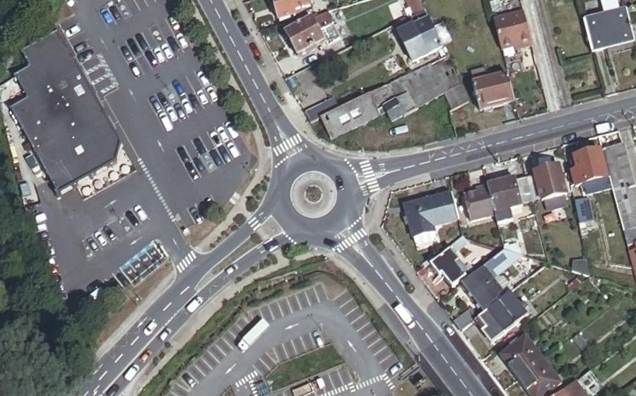Vue aérienne du Rond-point anonyme n°541374387