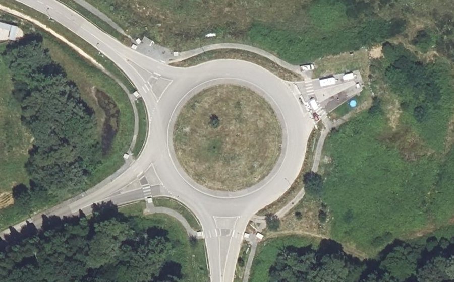 Vue aérienne du Rond-point anonyme n°541386191