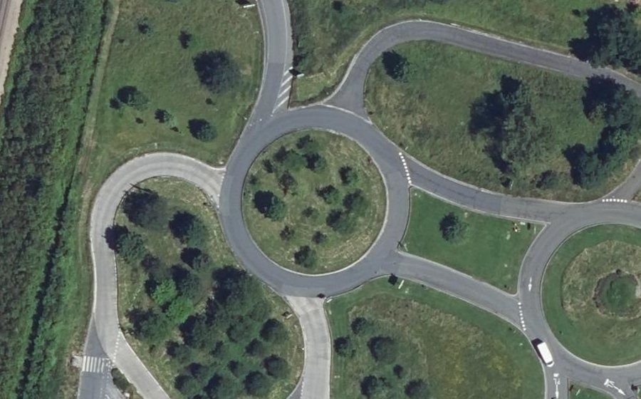 Vue aérienne du Rond-point anonyme n°54145678