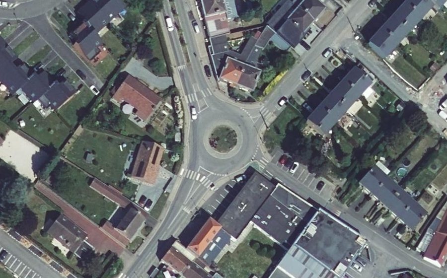 Vue aérienne du Rond-point anonyme n°54148803