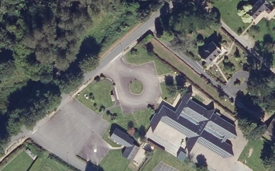 Vue aérienne du Rond-point anonyme n°541561947