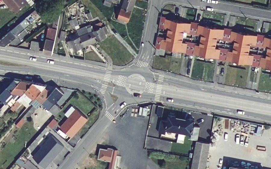 Vue aérienne du Rond-point anonyme n°541601806