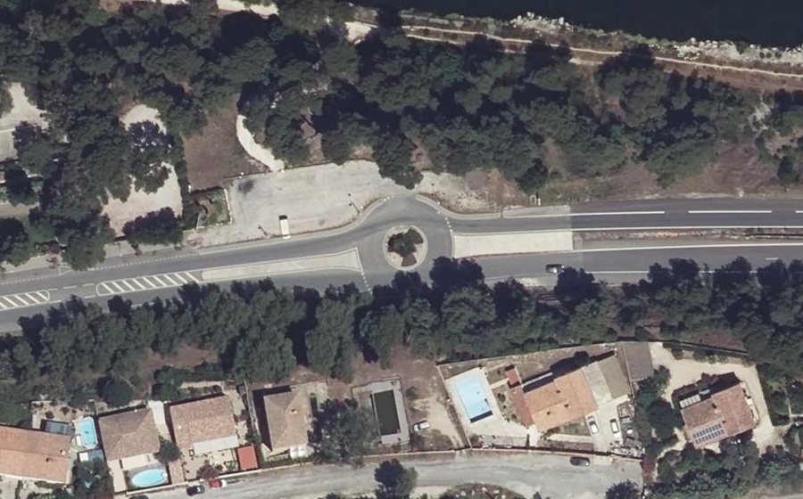 Vue aérienne du Rond-point anonyme n°541675860