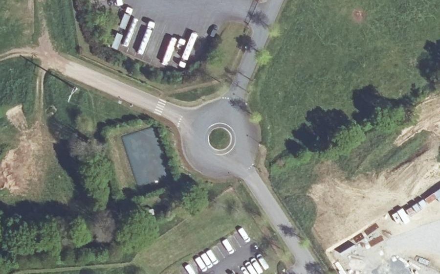Vue aérienne du Rond-point anonyme n°541744395