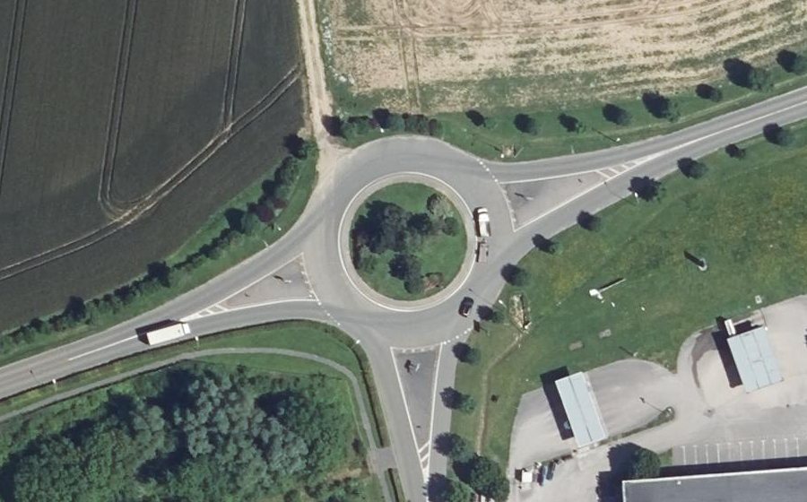 Vue aérienne du Rond-point anonyme n°54178822
