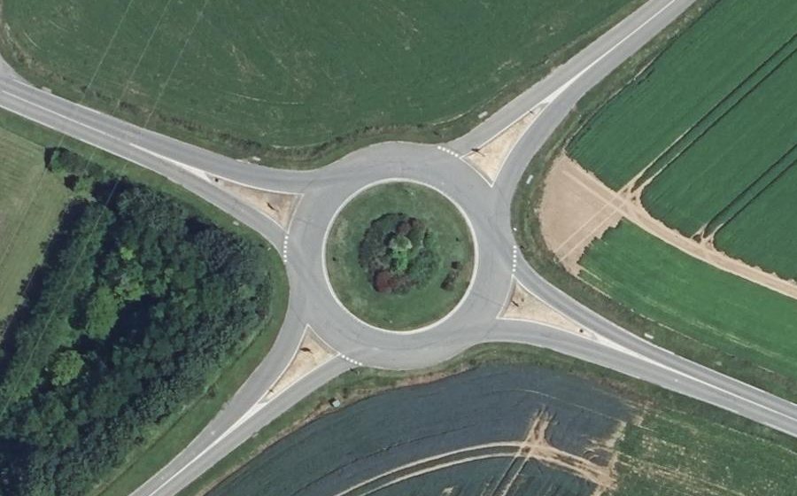 Vue aérienne du Rond-point anonyme n°54179644