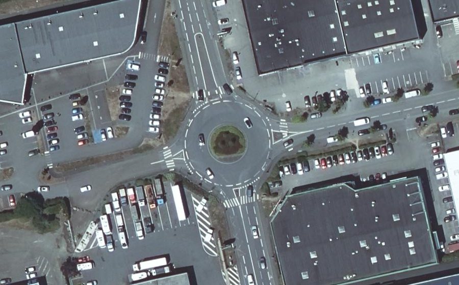 Vue aérienne du Rond-point anonyme n°541870740