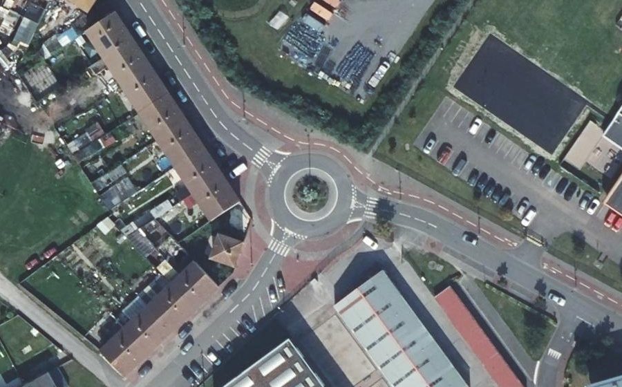 Vue aérienne du Rond-point anonyme n°54189779
