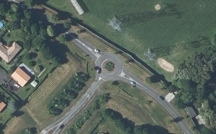 Vue aérienne du Rond-point anonyme n°54190777