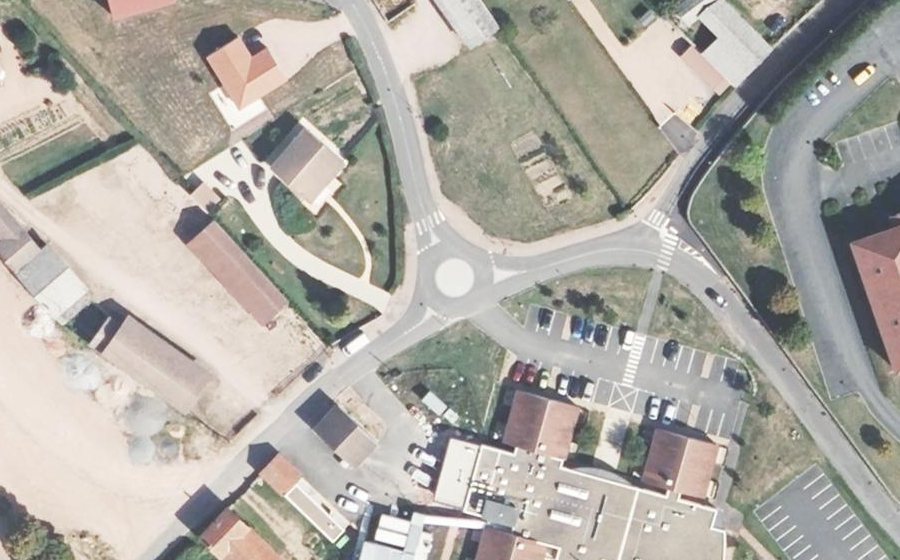 Vue aérienne du Rond-point anonyme n°541956811