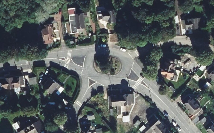 Vue aérienne du Rond-point anonyme n°54202099
