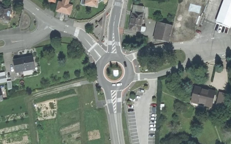 Vue aérienne du Rond-point anonyme n°542037624