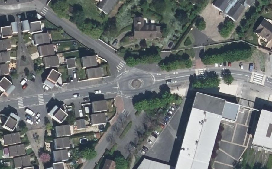 Vue aérienne du Rond-point anonyme n°542209720