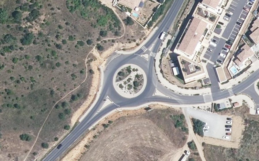 Vue aérienne du Rond-point anonyme n°542273022