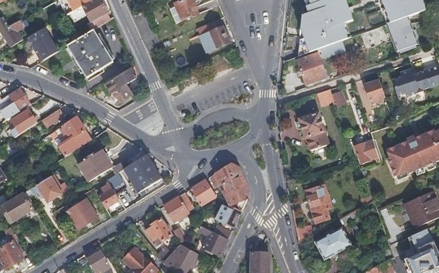 Vue aérienne du Rond-point anonyme n°54230261