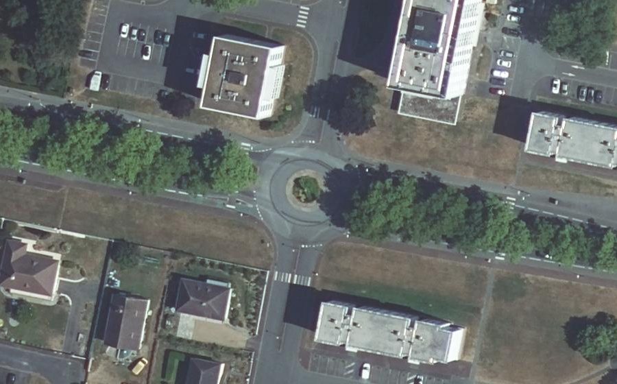 Vue aérienne du Rond-point anonyme n°54230694