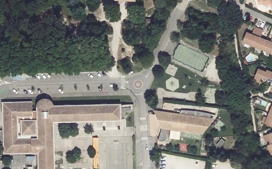 Vue aérienne du Rond-point anonyme n°542407731