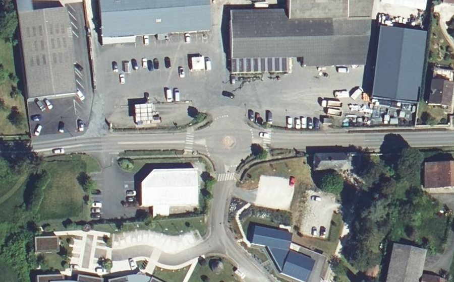 Vue aérienne du Rond-point anonyme n°542427553