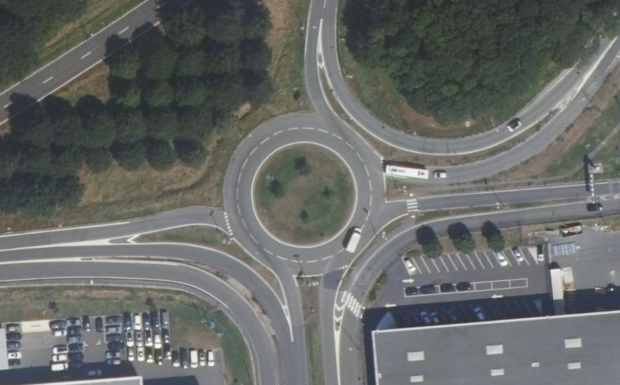 Vue aérienne du Rond-point anonyme n°542561896