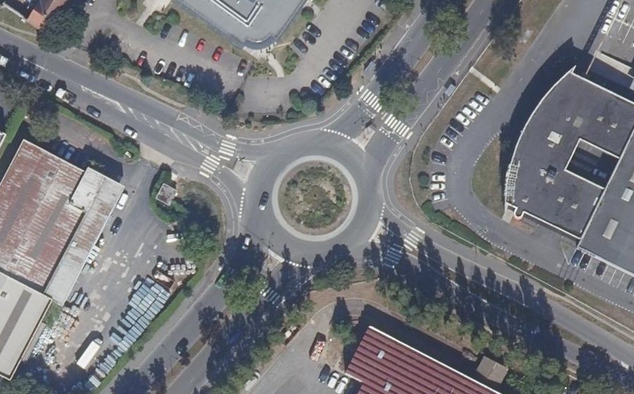 Vue aérienne du Rond-point anonyme n°542659969