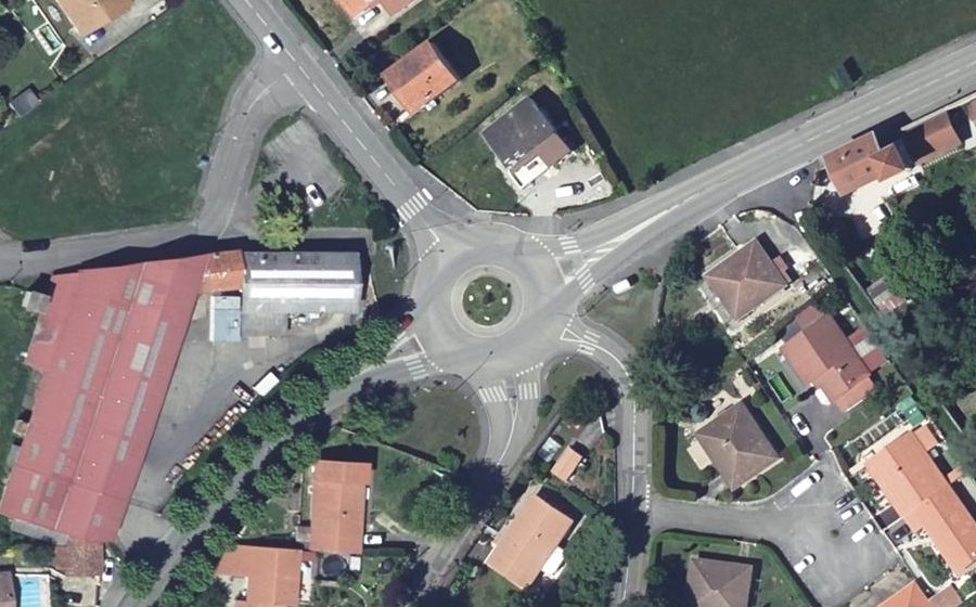 Vue aérienne du Rond-point anonyme n°54266123