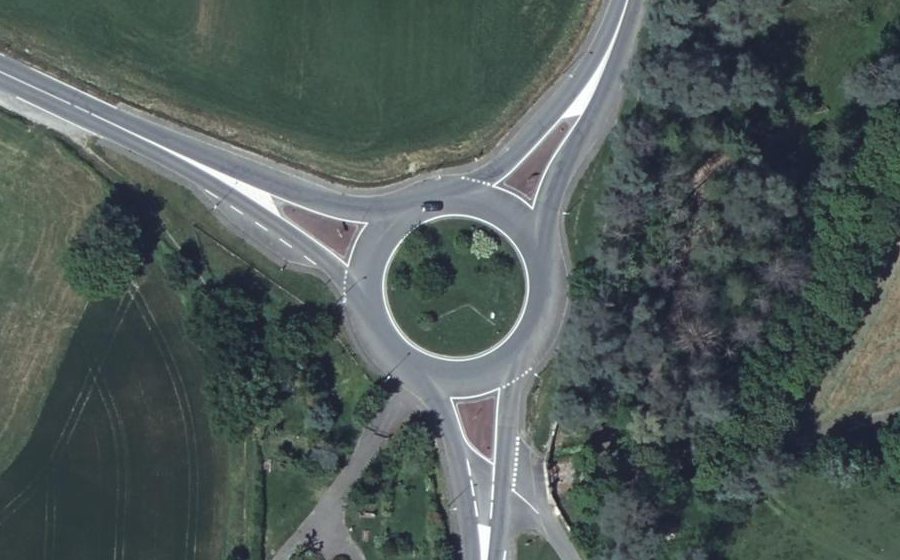 Vue aérienne du Rond-point anonyme n°54266124