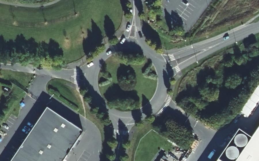 Vue aérienne du Rond-point anonyme n°54274057