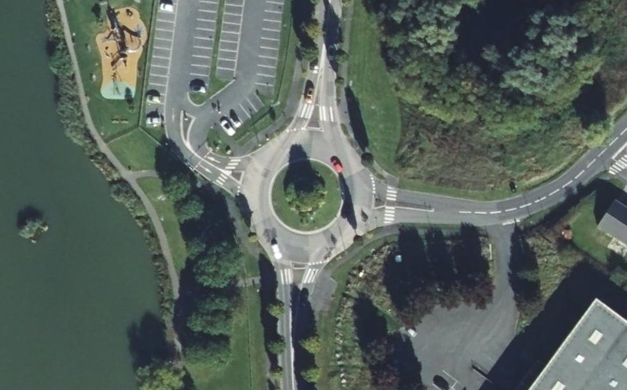 Vue aérienne du Rond-point anonyme n°54274089